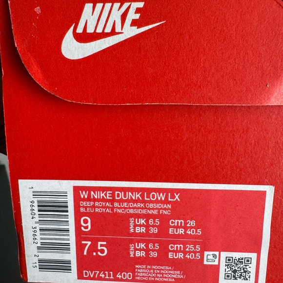 Nike Dunk Low LX - Deep Royal Blue/Sesame/Sesame/Midnight
Navy/Dark Obsidian - Picture 3 of 5